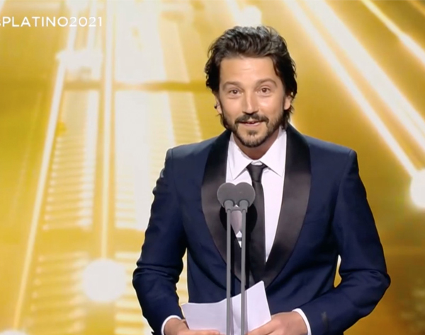 Diego Luna recibe Premio Platino de Honor