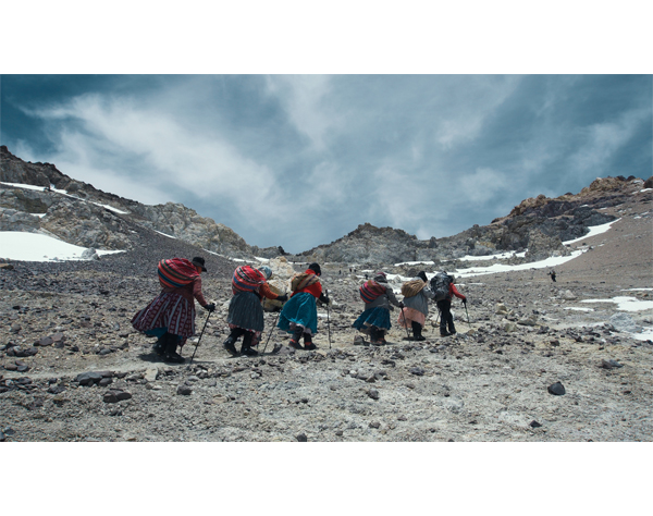Documental boliviano «Cholitas» gana premio en festival italiano