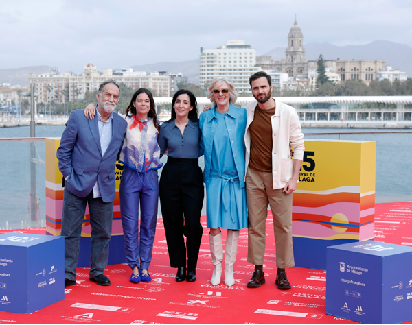 “Cinco lobitos” gana Premio Feroz Puerta Oscura en Málaga