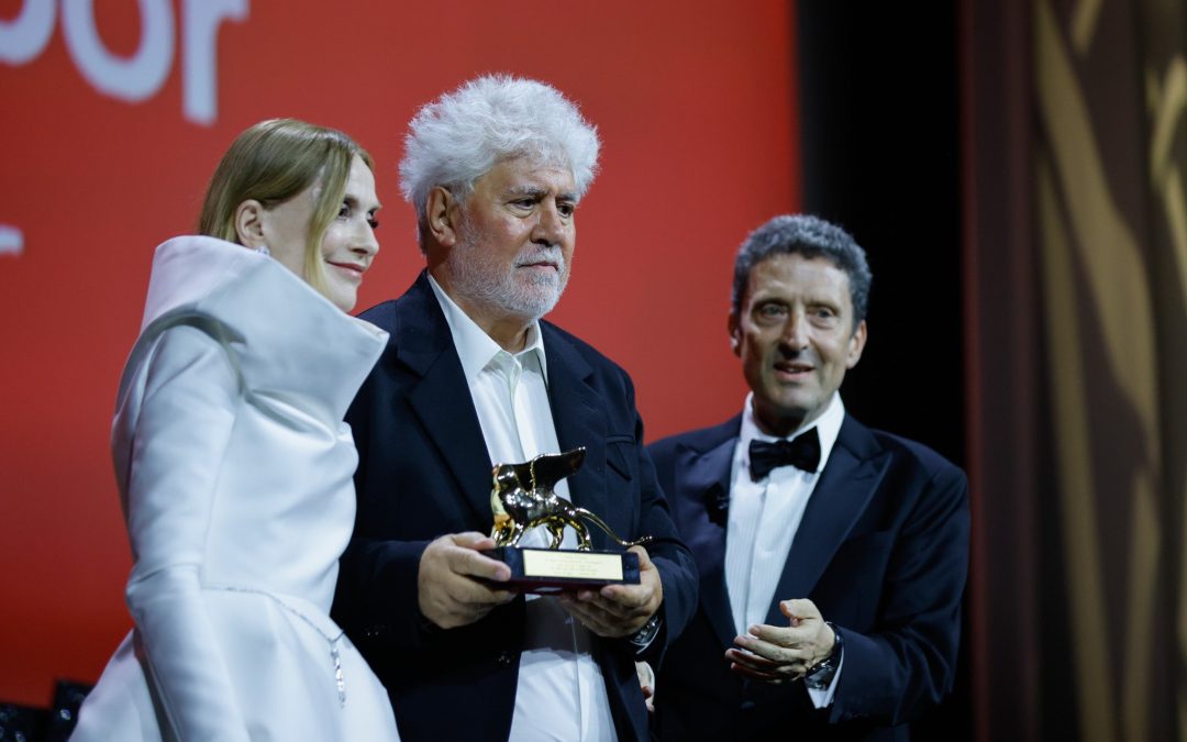 VENECIA: Almodóvar gana un León de oro «histórico»